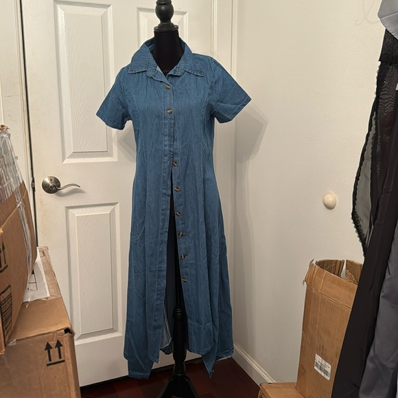 Dresses & Skirts - NEW Size Medium Women’s Jean Dress Button up